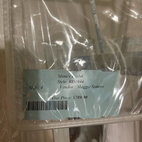 Elegant White One-Shoulder Gown - Picture 8 of 8